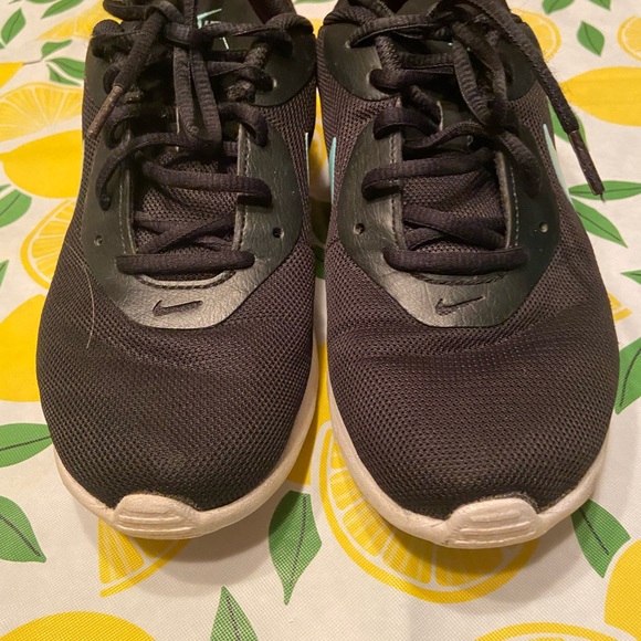 Nike woman’s size 7.5 tennis shoes - Picture 4 of 6